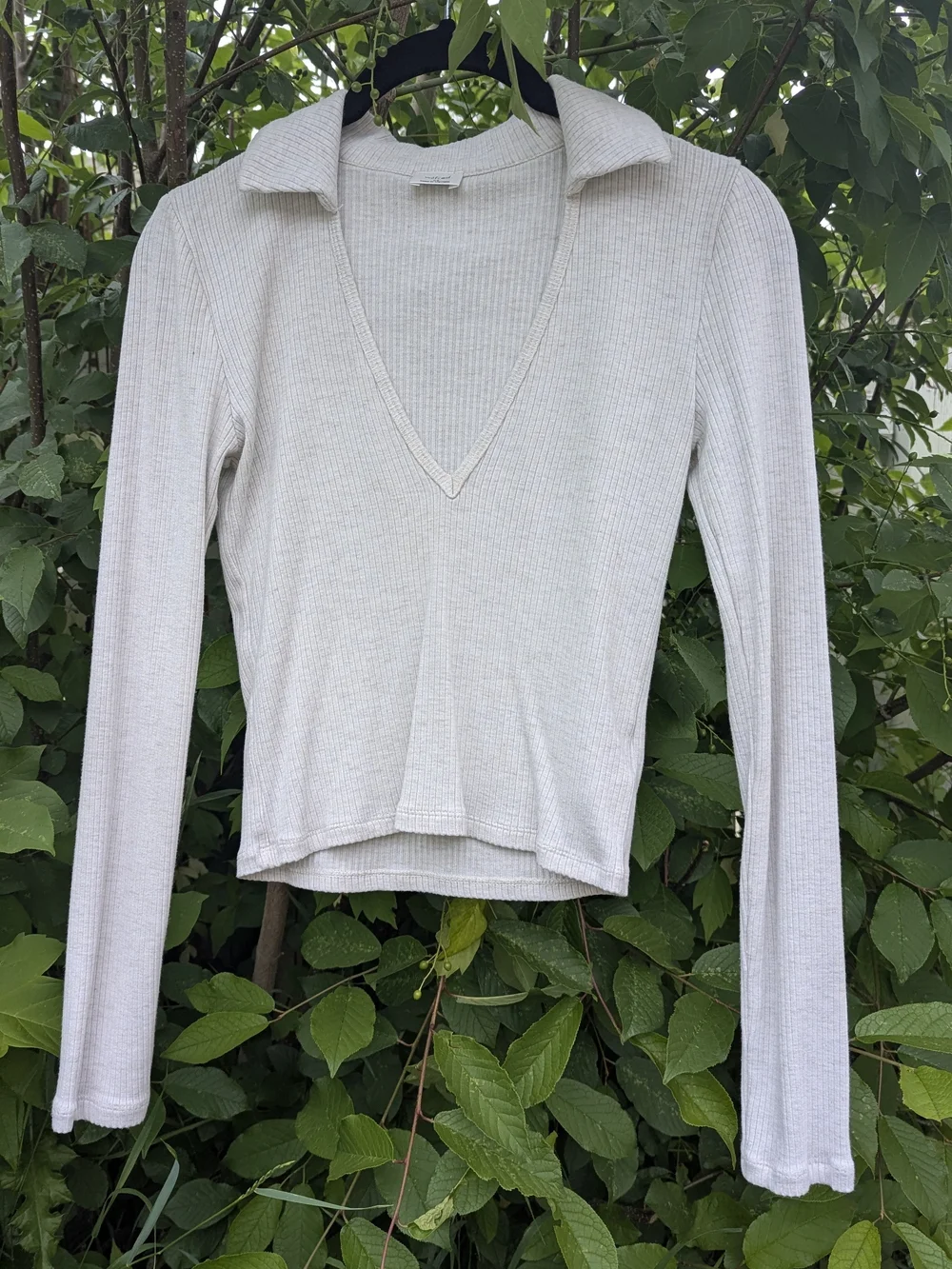 Wilfred Off White Ribbed V-Neck Polo Sweater Top Aritzia Basic Clean City Girl - Picture 6 of 15